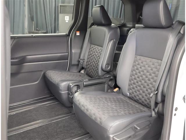 ヴォクシー Ｓ－Ｚ　ＤＶＤ再生機能　スマートキープッシュスタート　両側電動パワースライドドア　パワーウインドウ　ＥＴＣ車載器　ＬＥＤライト　デュアルエアコン　アルミホイール　盗難防止装置　記録簿　横滑り防止機能　ナビＴＶ（19枚目）