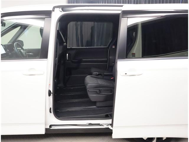 ヴォクシー Ｓ－Ｚ　ＤＶＤ再生機能　スマートキープッシュスタート　両側電動パワースライドドア　パワーウインドウ　ＥＴＣ車載器　ＬＥＤライト　デュアルエアコン　アルミホイール　盗難防止装置　記録簿　横滑り防止機能　ナビＴＶ（22枚目）