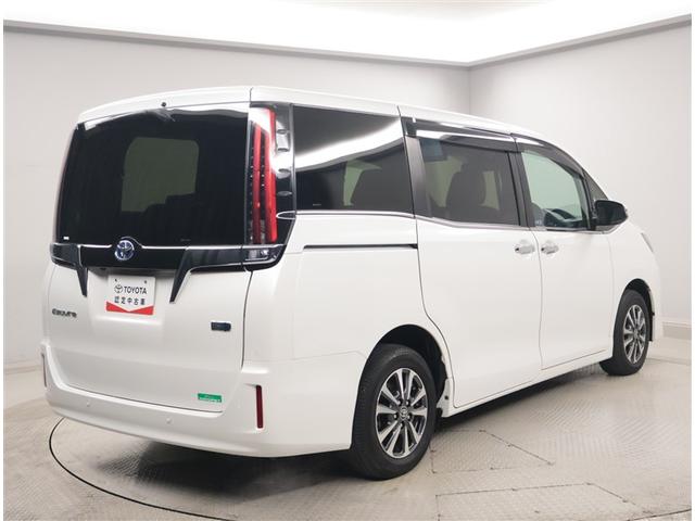 エスクァイア ハイブリッドＧｉ　Ｒカメラ　ＡＡＣ　ナビ＆ＴＶ　リアエアコン　記録簿付き　地デジ　クルーズコントロール　ＬＥＤライト　キーレスエントリー　スマートキー付　ＤＶＤ再生可　エアバック　横滑防止装置　盗難防止システム　ＥＴＣ（3枚目）