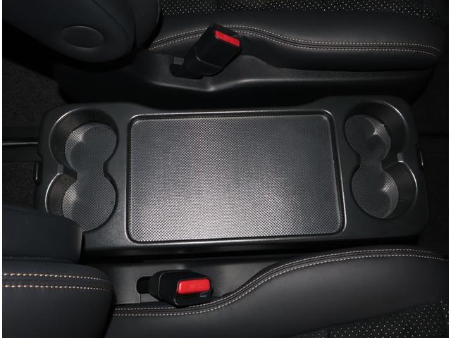 アルファード ２．５Ｓ　タイプゴールドＩＩＩ　ＬＥＤヘッドランプ　ＤＶＤ再生　フルセグ　メモリーナビ　３列シート　衝突被害軽減システム　バックカメラ　両側パワースライドドア　ＥＴＣ　ミュージックプレイヤー接続可　４ＷＤ　スマートキー（11枚目）