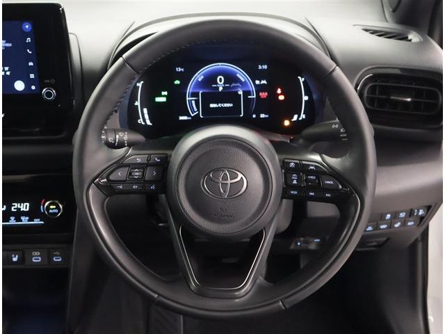 ヤリスクロス ハイブリッドＺ　インテリジェントキー　アルミホイル　寒冷地　ＬＥＤライト　リアカメラ　ナビ　クルーズコントロール　整備記録簿　横滑り防止システム　メモリーナビゲーション　電動シ－ト　パワステ　オートエアコン　ＡＢＳ（6枚目）