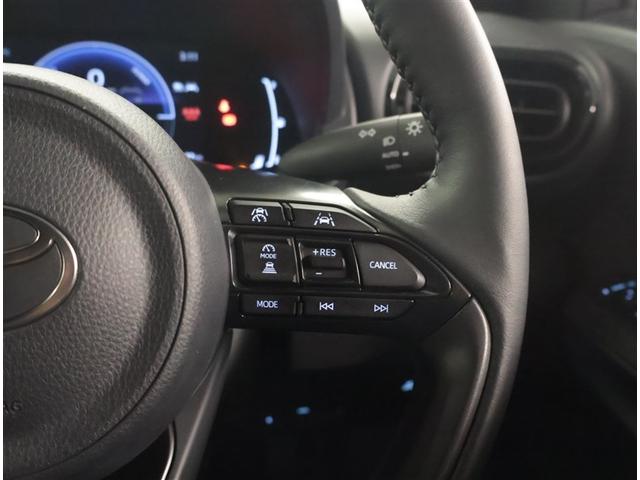 ヤリスクロス ハイブリッドＺ　インテリジェントキー　アルミホイル　寒冷地　ＬＥＤライト　リアカメラ　ナビ　クルーズコントロール　整備記録簿　横滑り防止システム　メモリーナビゲーション　電動シ－ト　パワステ　オートエアコン　ＡＢＳ（8枚目）