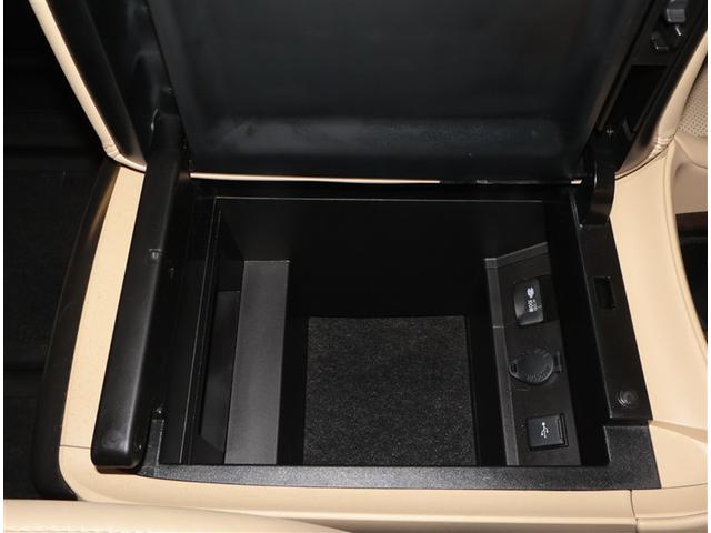 アルファード ２．５Ｇ　ダブルサンルーフ　ＡＣ１００Ｖ電源　運転席パワーシート　定期点検記録簿　アルミホイール　リアオートエアコン　ＬＥＤヘッドライト　横滑り防止機能　ＡＢＳ　盗難防止装置　地デジ　ＤＶＤ　エアコン　ナビＴＶ（17枚目）