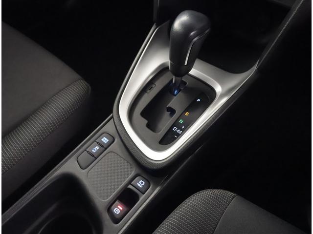 ヤリスクロス Ｇ　衝突被害軽減ブレーキ　横滑り防止機能　エアバック　盗難防止装置　フルオートエアコン　スマートキー＆プッシュスタート　アルミ　ナビ　定期点検記録簿　キーフリー　メモリナビ　パワーウインドウ　ＥＴＣ車載器（15枚目）