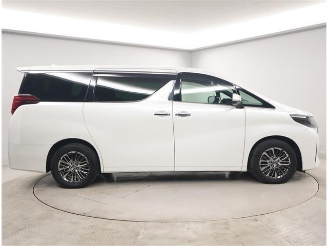 アルファード ３．５エグゼクティブラウンジ　ＰＣＳ　ＬＥＤ　横滑り防止装置　寒冷地仕様　バックモニタ　サンルーフ　ＡＣ１００Ｖ　両側パワースライドドア　本革シート　電動シート　アイドリングストップ　エアバッグ　盗難防止装置　ＡＢＳ　ＥＴＣ　四駆（4枚目）