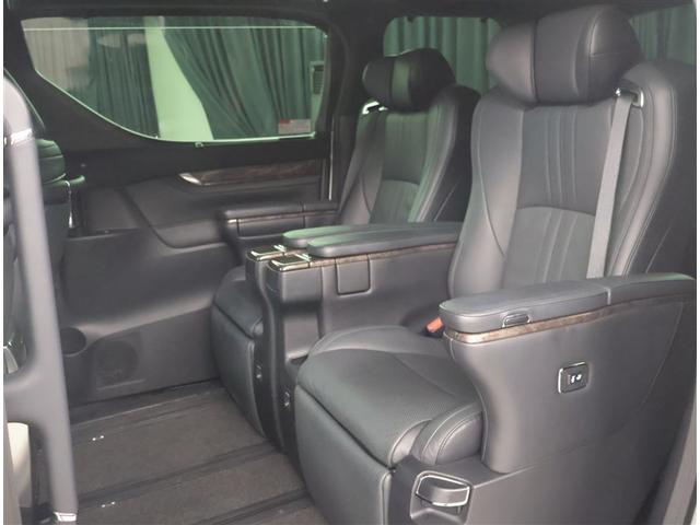 アルファード ３．５エグゼクティブラウンジ　ＰＣＳ　ＬＥＤ　横滑り防止装置　寒冷地仕様　バックモニタ　サンルーフ　ＡＣ１００Ｖ　両側パワースライドドア　本革シート　電動シート　アイドリングストップ　エアバッグ　盗難防止装置　ＡＢＳ　ＥＴＣ　四駆（25枚目）