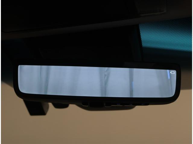 デジタルインナーミラー付き。後方視野角が広く、後席に同乗者がいても後方を確認しやすく安心です。