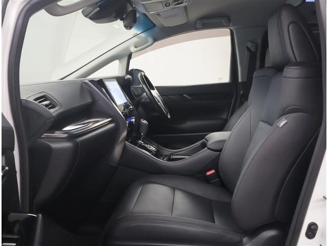 高いホールド性で運転姿勢が安定します。長距離ドライブでも疲れにくいのが魅力です。快適なドライビングライフをお送りください♪