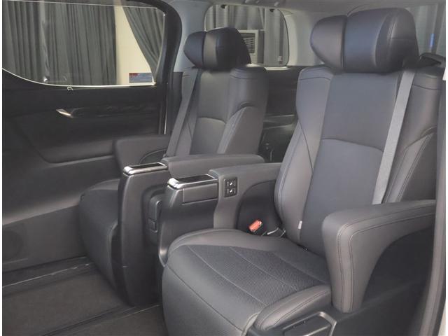 ゆとりある広々とした車内空間は、ドライブを始め買い物やレジャーなど、幅広く活躍します。一人でもみんなとでもお出かけを楽しみましょう！