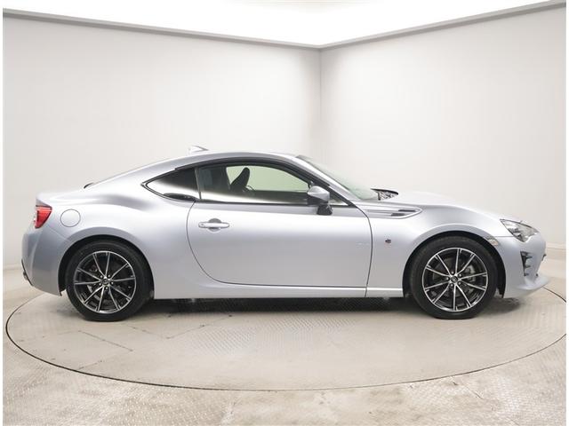 86 GT 記録簿付き メモリナビ TVナビ イモビライザー 前席パワーウィンドウ スマキー 地デジ Bカメラ 横滑り防止機能 オートクルーズ LEDヘッドライト カーテンエアバッグ オートエアコン アルミ(4枚目)