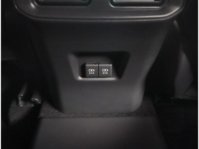 RAV4 PHV ブラックトーン 誤発進 フルオートエアコン フルセグTV LEDヘッドライト クルコン AC100V 4WD パワーシート ETC エアバッグ キーレス 盗難防止装置 メモリーナビ ABS ドラレコ バックカメラ(12枚目)