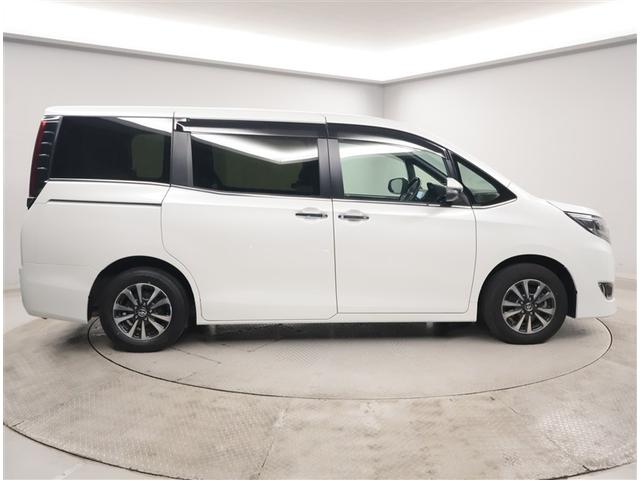 エスクァイア Gi 地デジTV パワーウィンドウ AW ETC付 盗難防止システム バックモニター キーレス スマートキーPスタート クルコン付き オートエアコン リアエアコン 記録簿有 LEDライト 3列 フルフラット(4枚目)