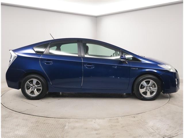 プリウス Ｓ　スマートＫＥＹ　前席パワーウィンドウ　ＶＳＣ　ダブルエアバック　記録簿付き　ナビＴＶ　フルセグテレビ　ＡＵＸ端子　ＨＤＤナビゲーション　キーレスエントリー　ＤＶＤ視聴可能　イモビライザー　エアＢ（4枚目）