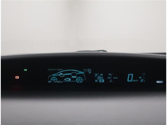 プリウス Ｓ　スマートＫＥＹ　前席パワーウィンドウ　ＶＳＣ　ダブルエアバック　記録簿付き　ナビＴＶ　フルセグテレビ　ＡＵＸ端子　ＨＤＤナビゲーション　キーレスエントリー　ＤＶＤ視聴可能　イモビライザー　エアＢ（7枚目）