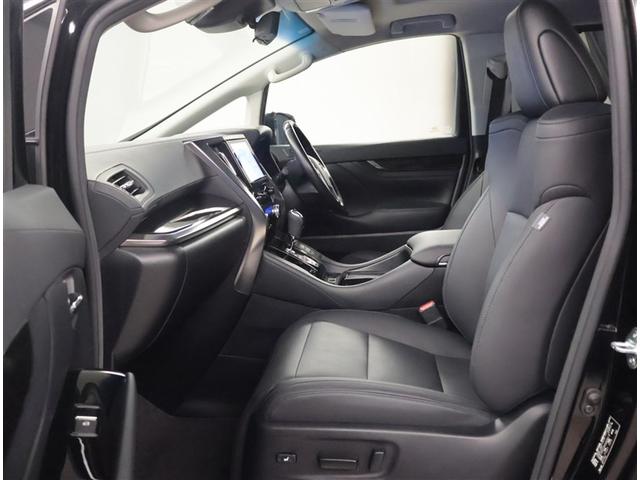 高いホールド性で運転姿勢が安定します。長距離ドライブでも疲れにくいのが魅力です。快適なドライビングライフをお送りください♪