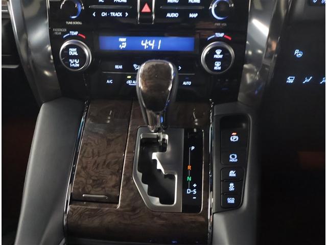 アルファードハイブリッド エグゼクティブラウンジＳ　ＬＥＤランプ　ＶＳＣ　Ｂカメラ　両側電動スライドドア　ＤＶＤプレーヤー　レザーシート　地上デジタル　電動シート　アルミ　クルーズコントロール　スマートキー　エアロ　４ＷＤ　ダブルエアコン　１００Ｖ電源（18枚目）