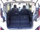 後部座席を倒すと広い空間になります。