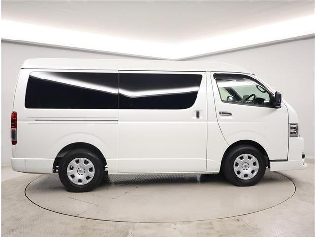 ハイエースバン スーパーＧＬ　ダークプライムＩＩ　リアエアコン　エアバッグ　横滑り防止機能　ＬＥＤライト　キーレスエントリー　地デジ　エアコン　助手席エアバッグ　パワステ　パワーウインドウ　ＤＶＤ再生　ミュージックプレイヤー接続可　Ｂカメラ　ＡＢＳ（4枚目）