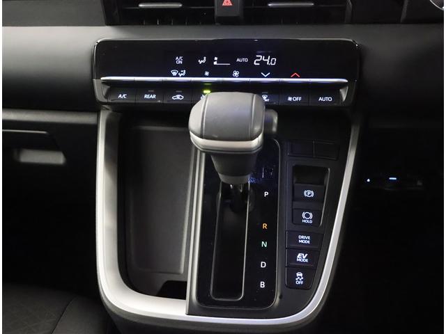 オートエアコン付きなので、温度設定をするだけで車内温度調整もバッチリです＾＾