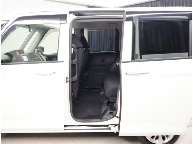 リアシートは可倒式になっていますので、長い荷物も収納できます！！