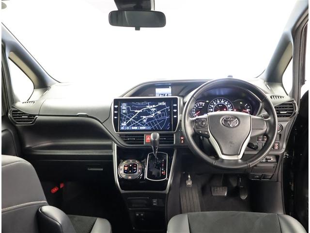 ヴォクシー ＺＳ　煌ＩＩＩ　プリクラッシュ　スマートキ　アイスト　ＤＶＤ再生機能　記録簿付き　横滑り防止装置　ナビＴＶ　アルミ　三列シート　ＷＡＣ　盗難防止　オートエアコン　キーレス　ＥＴＣ装備　パワステ　メモリナビ　クルコン（5枚目）