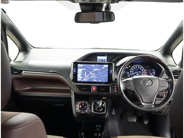 エスクァイア ハイブリッドＧｉ　プレミアムパッケージ　地上デジタル　衝突被害軽減　ＬＥＤライト　Ｂカメラ　クルコン　スマートキー　メモリナビ　ナビ＆ＴＶ　ＡＣ１００Ｖ　キーレス　盗難防止装置　ＤＶＤ再生　ＡＢＳ　３列シート　ＥＴＣ　記録簿有　アルミ（5枚目）