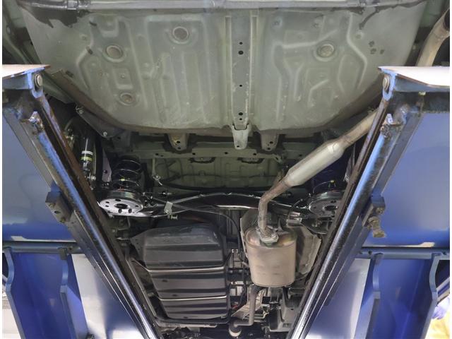 エスクァイア ハイブリッドＧｉ　プレミアムパッケージ　地上デジタル　衝突被害軽減　ＬＥＤライト　Ｂカメラ　クルコン　スマートキー　メモリナビ　ナビ＆ＴＶ　ＡＣ１００Ｖ　キーレス　盗難防止装置　ＤＶＤ再生　ＡＢＳ　３列シート　ＥＴＣ　記録簿有　アルミ（27枚目）