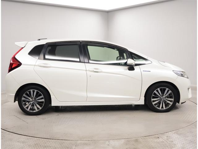 フィットハイブリッド Ｓパッケージ　点検記録簿　フルフラット　アルミ　サイドエアバック　メモリナビ　リアカメラ　ＶＳＡ　クルコン　地デジＴＶ　イモビライザー　パワーウィンドウ　スマキー　ＤＶＤ再生　ナビＴＶ　ＥＴＣ付　ＡＵＸ　パワステ（4枚目）