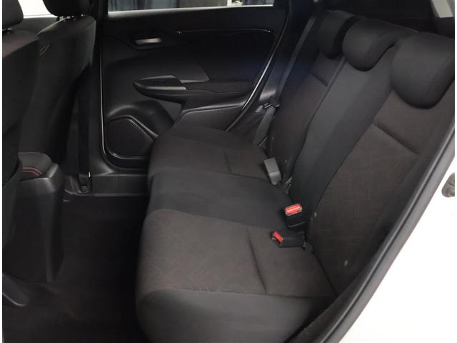 フィットハイブリッド Ｓパッケージ　点検記録簿　フルフラット　アルミ　サイドエアバック　メモリナビ　リアカメラ　ＶＳＡ　クルコン　地デジＴＶ　イモビライザー　パワーウィンドウ　スマキー　ＤＶＤ再生　ナビＴＶ　ＥＴＣ付　ＡＵＸ　パワステ（16枚目）