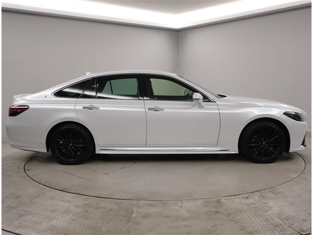 クラウンハイブリッド ＲＳ　リミテッドＩＩ　地デジＴＶ　横滑り防止装置　盗難防止装置　電動パワーシート　本革シート　エアバッグ　ＬＥＤヘッド　オートクルーズ　バックモニター　ナビＴＶ　ＤＶＤ　ＡＢＳ　スマートキー　エアコン　点検記録簿　キーレス（4枚目）