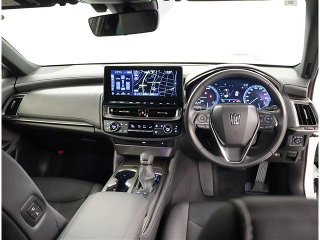 クラウンハイブリッド ＲＳ　リミテッドＩＩ　地デジＴＶ　横滑り防止装置　盗難防止装置　電動パワーシート　本革シート　エアバッグ　ＬＥＤヘッド　オートクルーズ　バックモニター　ナビＴＶ　ＤＶＤ　ＡＢＳ　スマートキー　エアコン　点検記録簿　キーレス（5枚目）