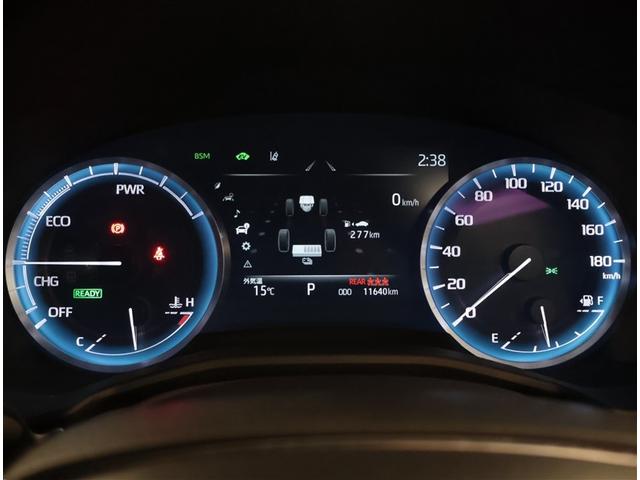 クラウンハイブリッド ＲＳ　リミテッドＩＩ　地デジＴＶ　横滑り防止装置　盗難防止装置　電動パワーシート　本革シート　エアバッグ　ＬＥＤヘッド　オートクルーズ　バックモニター　ナビＴＶ　ＤＶＤ　ＡＢＳ　スマートキー　エアコン　点検記録簿　キーレス（7枚目）