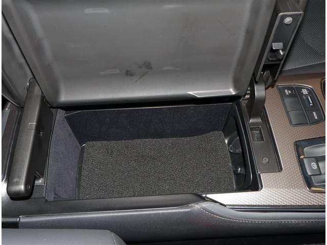 クラウンハイブリッド ＲＳ　リミテッドＩＩ　地デジＴＶ　横滑り防止装置　盗難防止装置　電動パワーシート　本革シート　エアバッグ　ＬＥＤヘッド　オートクルーズ　バックモニター　ナビＴＶ　ＤＶＤ　ＡＢＳ　スマートキー　エアコン　点検記録簿　キーレス（13枚目）