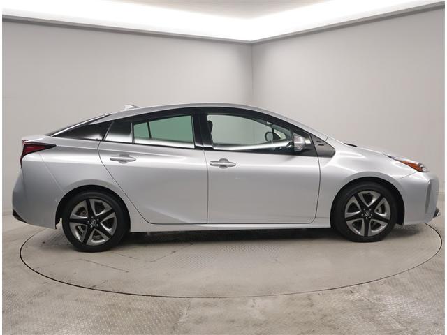 プリウス Ａプレミアム　ツーリングセレクション　横滑り防止機能　皮シート　運転席パワーシート　エアコン　パワーウィンドウ　ナビ＆ＴＶ　ＬＥＤライト　盗難防止装置　スマートキー＆プッシュスタート　キーレス　ＥＴＣ　アルミホイール　１００Ｖ電源　ＡＢＳ（4枚目）