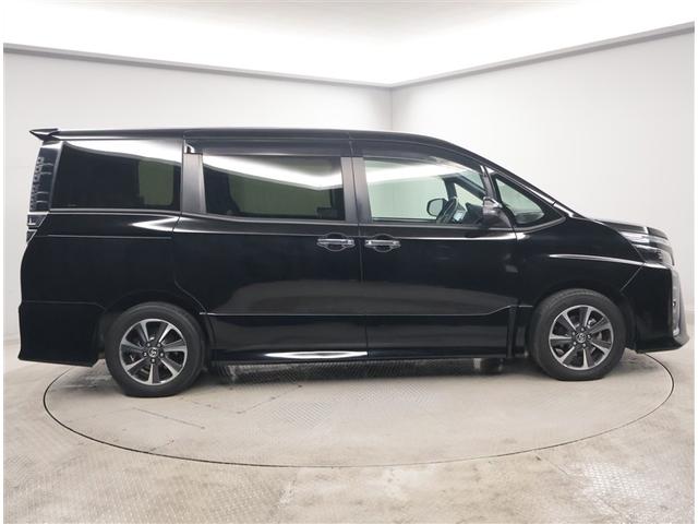 ヴォクシー ＺＳ　煌ＩＩＩ　プリクラッシュ　スマートキ　アイスト　ＤＶＤ再生機能　記録簿付き　横滑り防止装置　ナビＴＶ　アルミ　三列シート　ＷＡＣ　盗難防止　オートエアコン　キーレス　ＥＴＣ装備　パワステ　メモリナビ　クルコン（4枚目）