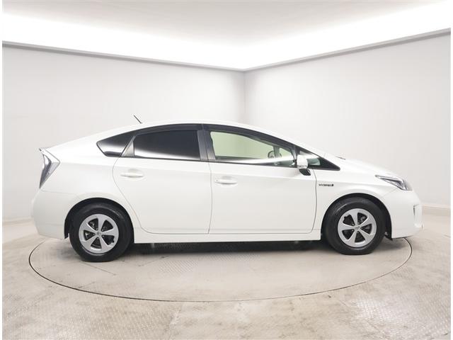 プリウス Ｇ　フルフラットシート　Ｒカメラ　スマ－トキ－　パワーステアリング　エアバック　ナビ＆ＴＶ　電動パワーシート　サイドエアバック　ＡＡＣ　整備記録簿　クルコン　ＥＴＣ付　イモビライザー　ＡＷ　ＥＳＣ　ＡＢＳ（4枚目）