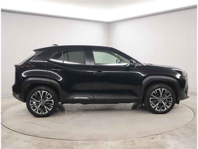 ヤリスクロス ハイブリッドＺ　インテリジェントキー　アルミホイル　寒冷地　ＬＥＤライト　リアカメラ　クルーズコントロール　整備記録簿　横滑り防止システム　ナビＴＶ　メモリーナビゲーション　電動シ－ト　パワステ　オートエアコン（4枚目）