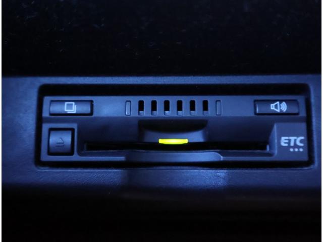 ハリアー プレミアム　エアロ付　大型サンルーフ　カーテンエアバッグ　クルーズＣ　Ｂカメラ　電動パワーシート　ＬＥＤライト　メモリナビ　横滑り防止機能　オートエアコン　Ａストップ　エアバッグ　ＡＷ　ＤＶＤ再生可　ナビ＆ＴＶ（19枚目）