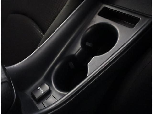 プリウス Ｓ　取説記録簿　ＤＶＤ再生機能　ＥＳＣ　スマートキ－　地デジ　メモリーナビゲーション　ＬＥＤヘッドライト　ＥＴＣ車載器　フルオートエアコン　クルーズコントロール　エアバッグ　イモビ　パワーウインドウ　ＰＳ（12枚目）