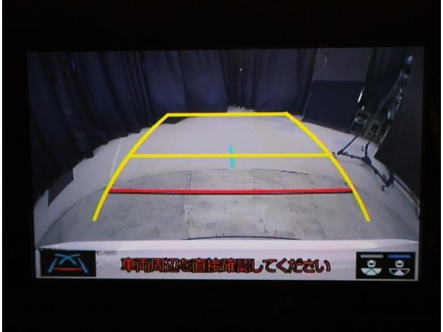 カローラツーリング ハイブリッド　Ｇ－Ｘ　衝突軽減ブレーキ　横滑り防止　盗難防止システム　Ｂカメ　Ｗエアバック　サイドエアバッグ　クルコン　ナビ　エアバッグ　ＥＴＣ　オートエアコン　キーレス　メモリナビ　ＡＢＳ　スマートキー＆プッシュスタート（9枚目）