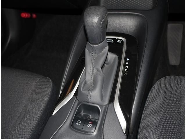 カローラツーリング ハイブリッド　Ｇ－Ｘ　衝突軽減ブレーキ　横滑り防止　盗難防止システム　Ｂカメ　Ｗエアバック　サイドエアバッグ　クルコン　ナビ　エアバッグ　ＥＴＣ　オートエアコン　キーレス　メモリナビ　ＡＢＳ　スマートキー＆プッシュスタート（12枚目）