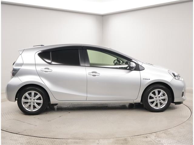 アクア Ｇ　バックモニタ　セキュリティー　メンテナンスノート　デュアルエアバック　ナビＴＶ　パワーウィンドウ　地デジ　ＥＳＣ　ＡＴエアコン　ＡＢＳ　パワーステアリング　アルミ　運転席エアバッグ　ＤＶＤ再生機能（4枚目）