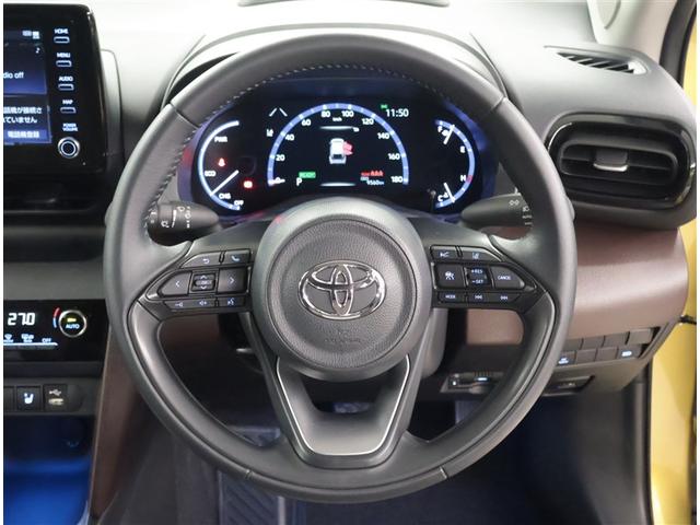 ヤリスクロス ハイブリッドＺ　インテリジェントキー　アルミホイル　ＬＥＤライト　リアカメラ　クルーズコントロール　整備記録簿　横滑り防止システム　ナビＴＶ　メモリーナビゲーション　電動シ－ト　パワステ　オートエアコン　キーフリー（6枚目）