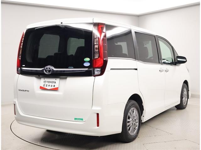 エスクァイア Gi 両側Pドア ウォークスルー スマートキーPスタート リアカメラ アイドリングSTOP ETC車載器 オートエアコン イモビライザー オートクルーズコントロール キーレス ナビTV 定期点検記録簿 3列(3枚目)