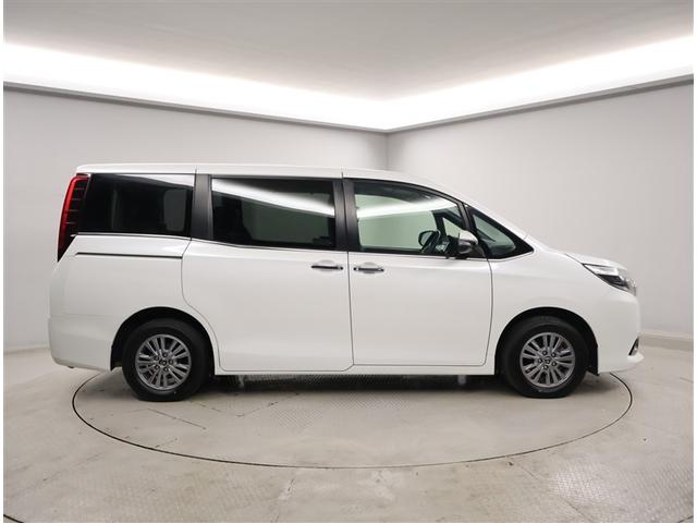 エスクァイア Gi 両側Pドア ウォークスルー スマートキーPスタート リアカメラ アイドリングSTOP ETC車載器 オートエアコン イモビライザー オートクルーズコントロール キーレス ナビTV 定期点検記録簿 3列(4枚目)