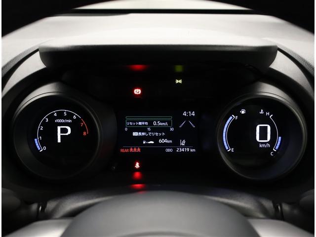 ヤリス Ｇ　バックモニタ－　誤発進抑制機能　スマートキー　盗難防止装置　横滑り防止機能　キーレス　ＥＴＣ　オートエアコン　メモリーナビ　ＡＢＳ　運転席エアバック　サイドエアバッグ　記録簿有　ナビ　パワーウィンドウ（7枚目）