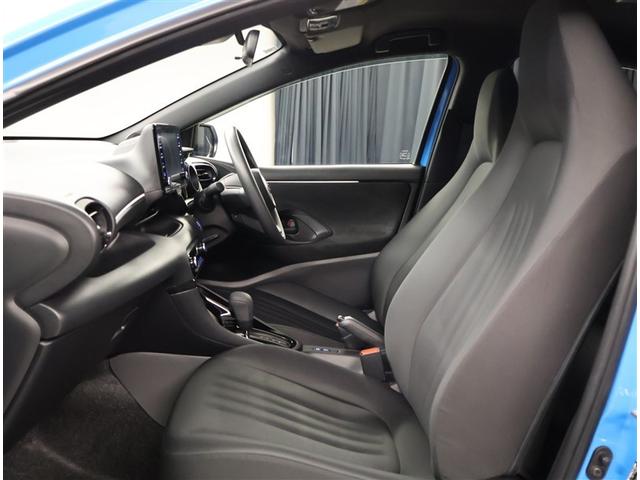 ヤリス Ｇ　バックモニタ－　誤発進抑制機能　スマートキー　盗難防止装置　横滑り防止機能　キーレス　ＥＴＣ　オートエアコン　メモリーナビ　ＡＢＳ　運転席エアバック　サイドエアバッグ　記録簿有　ナビ　パワーウィンドウ（14枚目）