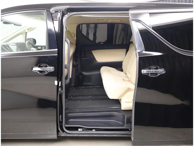 アルファード ２．５Ｘ　ＤＶＤ再生機能　地デジ　フルフラット　クルコン　ＬＥＤ　エアバッグ　バックカメラ　ＥＴＣ　ＡＢＳ　ナビ＆ＴＶ　オートエアコン　ダブルエアコン　盗難防止装置　３列シート　４ＷＤ　スマートキー　記録簿（19枚目）