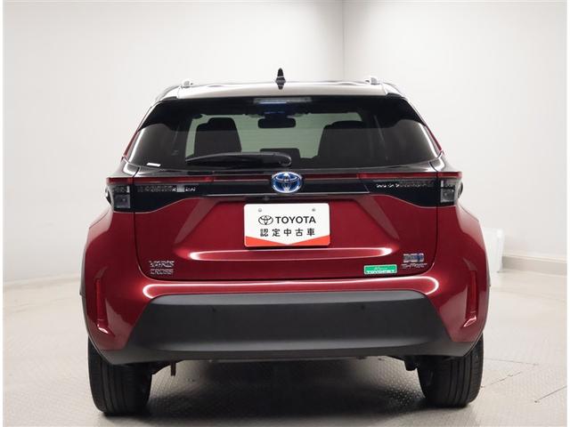 ヤリスクロス ハイブリッドＺ　クルーズＣ　横滑防止装置　リアカメラ　フルセグ地デジ　ＬＥＤライト　メモリーナビゲーション　点検記録簿　ナビ＆ＴＶ　盗難防止装置　電動シート　ＡＷ　キーレス　スマートキー　ＡＢＳ　４ＷＤ　ＥＴＣ（2枚目）