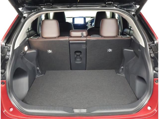 ヤリスクロス ハイブリッドＺ　クルーズＣ　横滑防止装置　リアカメラ　フルセグ地デジ　ＬＥＤライト　メモリーナビゲーション　点検記録簿　ナビ＆ＴＶ　盗難防止装置　電動シート　ＡＷ　キーレス　スマートキー　ＡＢＳ　４ＷＤ　ＥＴＣ（22枚目）